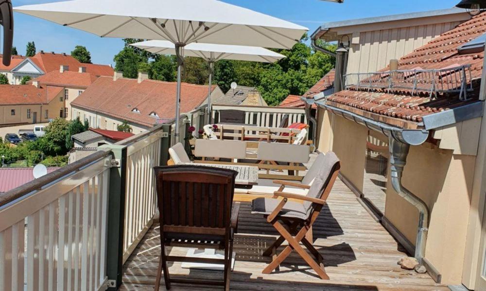 Loggiahaus Am Schloss, 5 Ferienwohnungen, Teils Mit Schloss- Und Seeblick Rheinsberg Exterior foto
